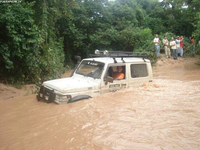 Suzuki Samurai, Bolivia 4x4